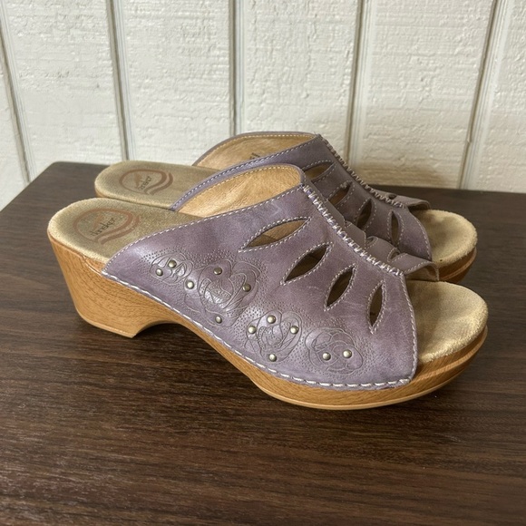Dansko Sheri Sandals, size 39. Some staining on insoles-see pictures. - Picture 3 of 7